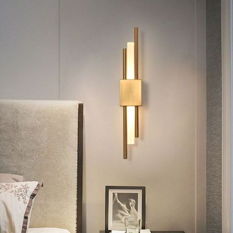 Minimalistische Postmoderne Wandleuchte, Goldene Nachttischlampe Fürs Schlafzimmer, Wandleuchte Fürs Wohnzimmer, Lineare Lampe, Luxuriöse Und Kreative Designer-wandleuchte, Gold Auf Der Rechten Seite
