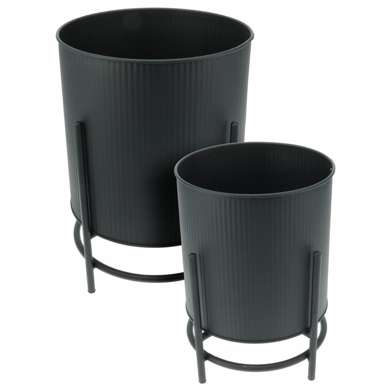 Set Aus 2 Schwarzen Blumentöpfen Auf Einem Metallständer