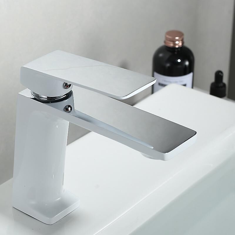 Badezimmer-waschtischarmatur Mit Spritzschutz.