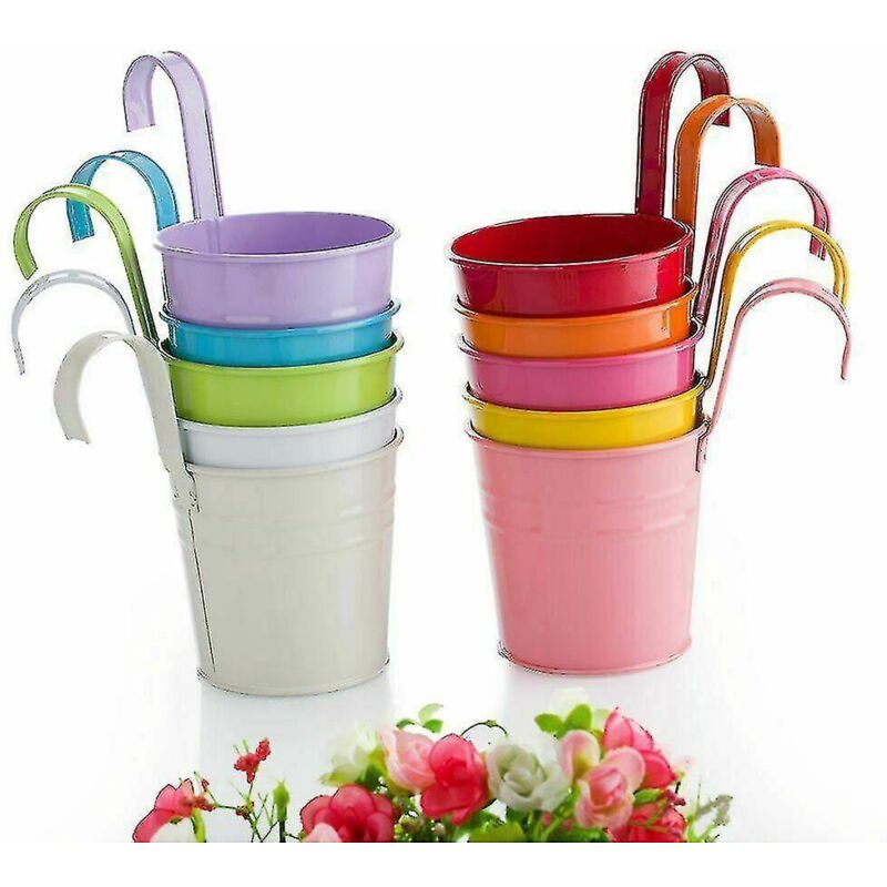 Set Mit 10 Hängenden Metallblumentöpfen Für Den Garten, Inklusive Körben Und Eimern.