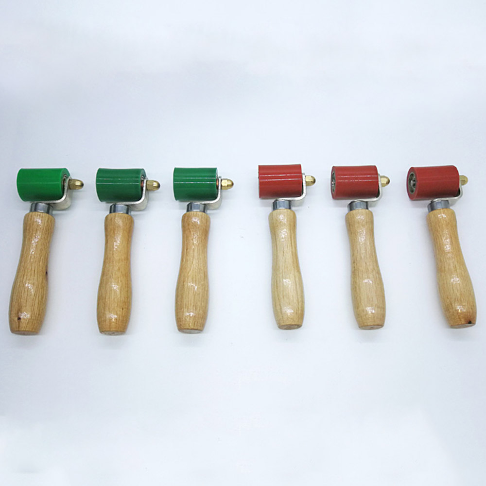 Handdruckrolle Mit Ergonomischem Holzgriff, Wasserfester Und Hitzebeständiger Pvc-beschichtung, Rote Rolle