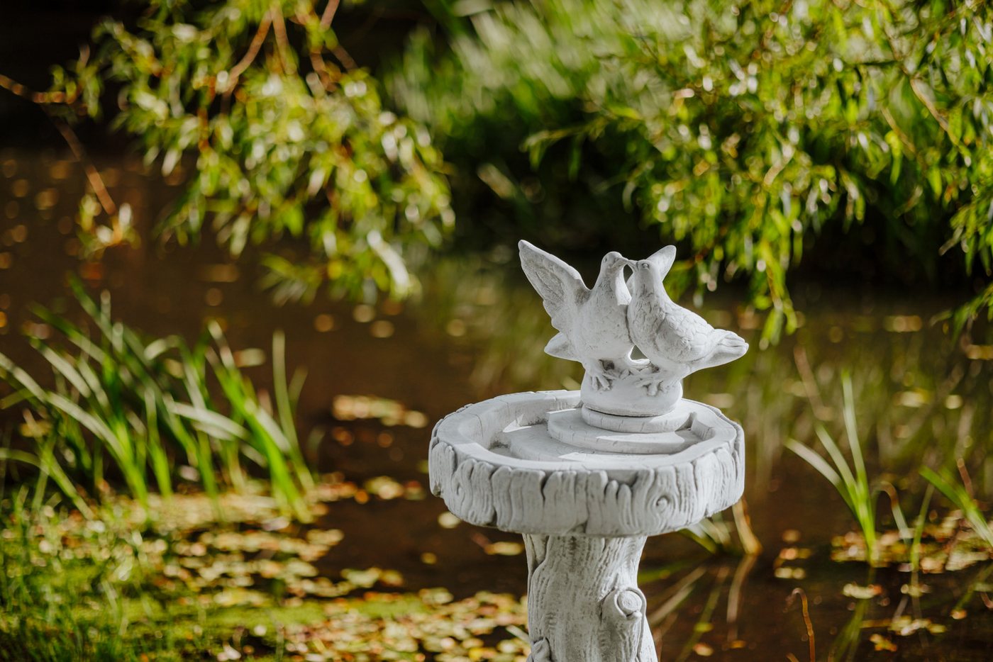 gartendekoparadies.de Gartenfigur Vogeltränke Vogelbad mit Taubenpaar aus Steinguss, H. 91 cm, 53 kg, Frostsicher Bild 4