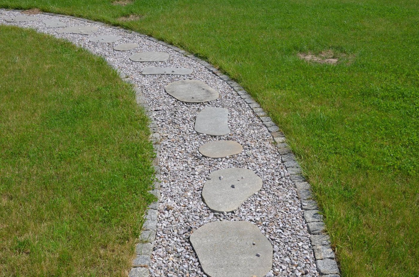 Best for Garden Trittsteine Granit-Kies 8-16 mm – Dekorative Steine, Garten & Landschaft, Einzelartikel, 1-St., Granit-Kies in gewählter Gewichtsvariante, Frostbeständig, UV-beständig, Wasserfest, Naturstein, Langlebig Bild 3