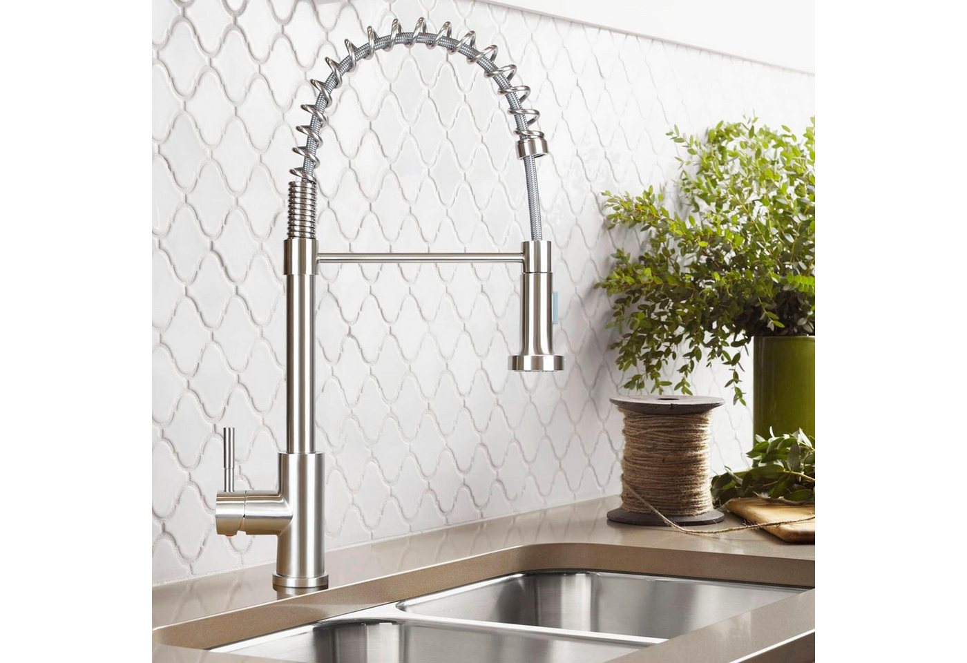 ZMH Küchenarmatur Küchenarmatur Schwarz mit ausziehbarer Brause, 360° und 2 Strahlarten (Set, Küchenarmatur mit Spiralfeder) Rostfreier Stahl, heißes und kaltes Wasser, Spiralfeder Bild 5