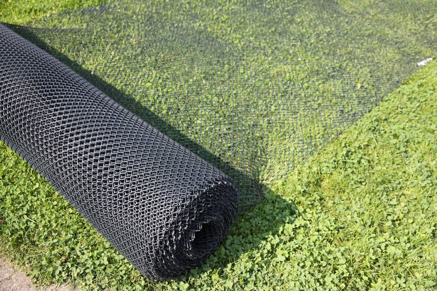 EraGreen Schutzplane EraGreen Rasenschutzgitter 1,3 m Breite x 5 m Länge 5 GRATIS ERDANKER (Rasenschutzgitter, Mähroboter-kompatibel, befahrbares Rasengitter für Garten) Bild 3