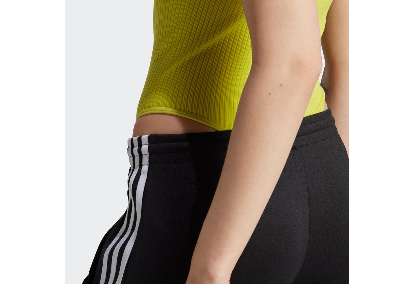 adidas Originals Sporthose SST CLASSIC TP (1-tlg) schmaler Schnitt, für sportliche Aktivitäten, mit Kordelverschluss