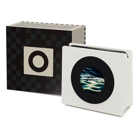Dieser Tragbare, Kabellose Bluetooth-lautsprecher Zeigt Songtexte An, Verfügt Über Ein Display Und Liefert Einen Satten Bass. Er Ist Mit Iphones Und Android-geräten Kompatibel Und Eignet Sich Hervorra