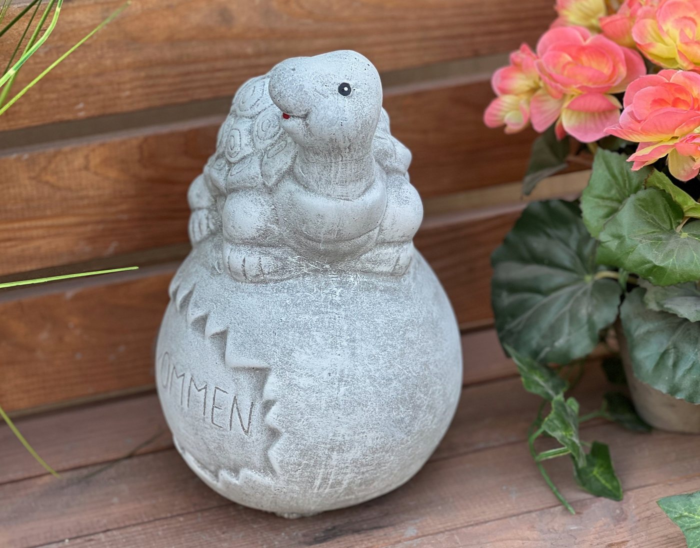 Stone and Style Gartenfigur Frostfeste Steinfigur Schildkröte auf Kugel Willkommen