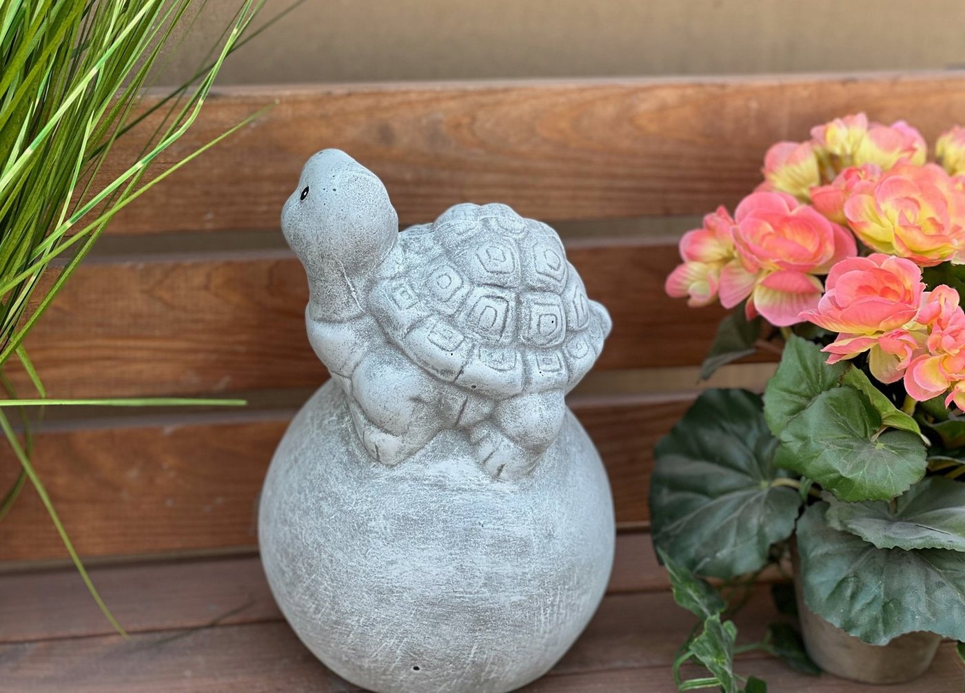 Stone and Style Gartenfigur Frostfeste Steinfigur Schildkröte auf Kugel Willkommen Bild 2
