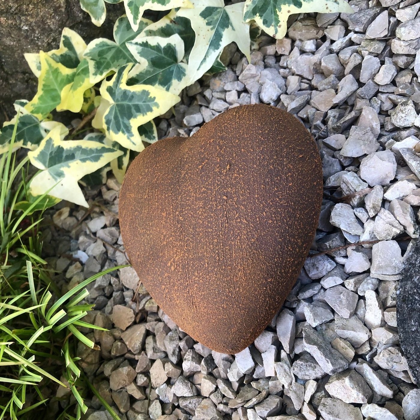 Radami Gartenfigur Herz Grabherz Grabschmuck Steinguss 13cm Rostoptik