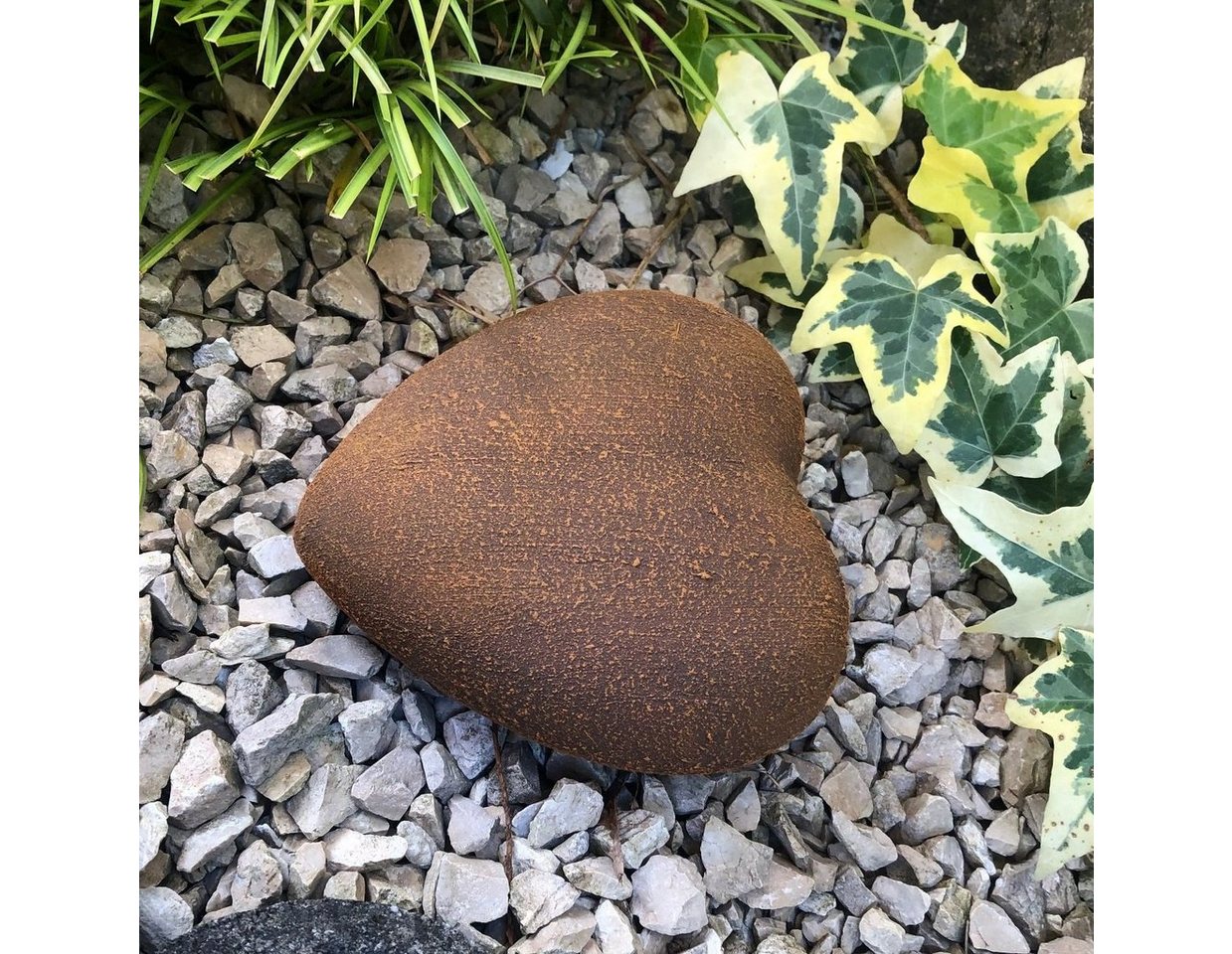 Radami Gartenfigur Herz Grabherz Grabschmuck Steinguss 13cm Rostoptik Bild 3