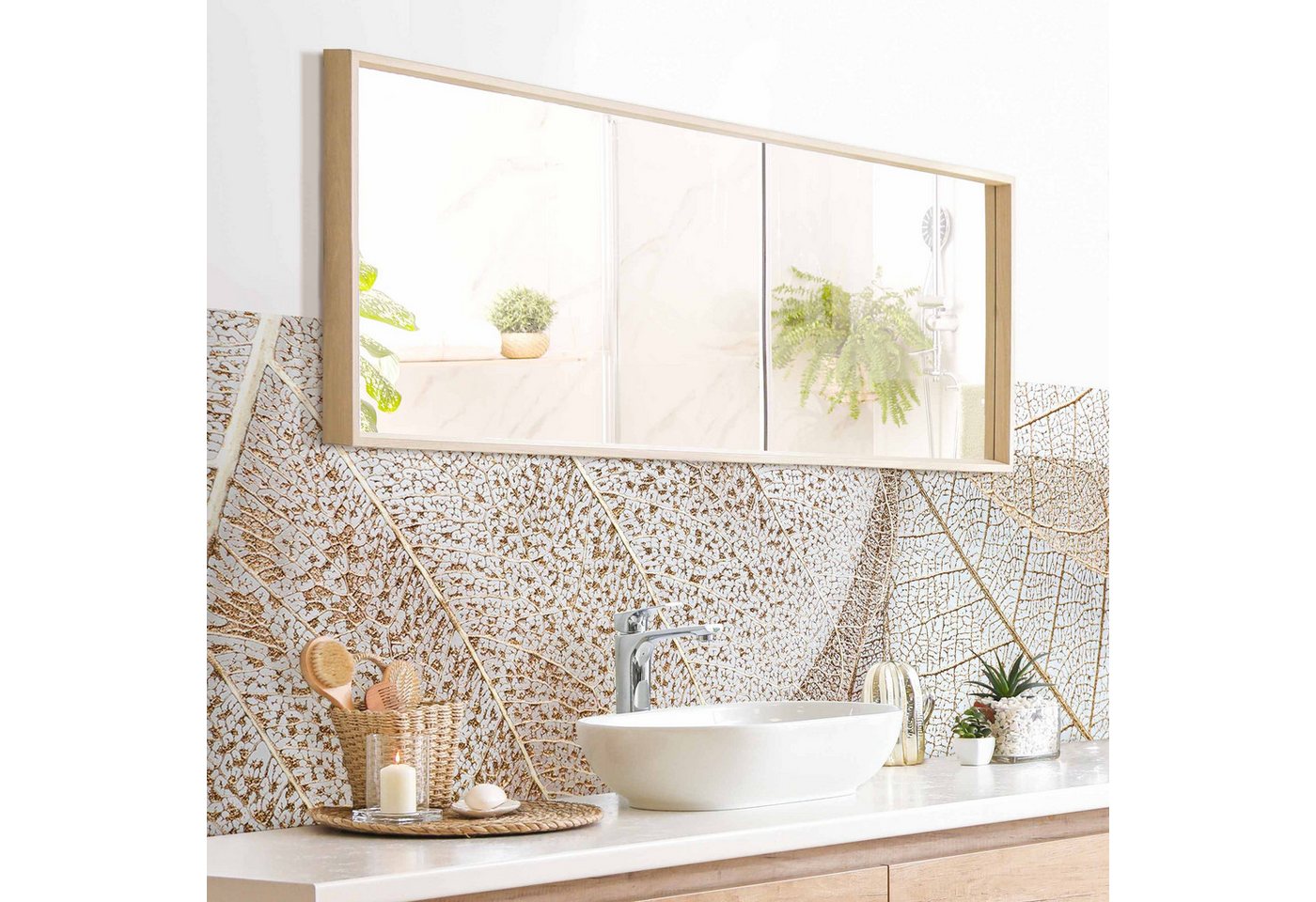 Bilderdepot24 Badrückwand beige fugenlose Wandverkleidung Bad Landhaus, (Hartfolie matt » Selbstklebend PREMIUM 0,61 mm), wasserfestes Wandpaneel Filigrane Blattstruktur Gold