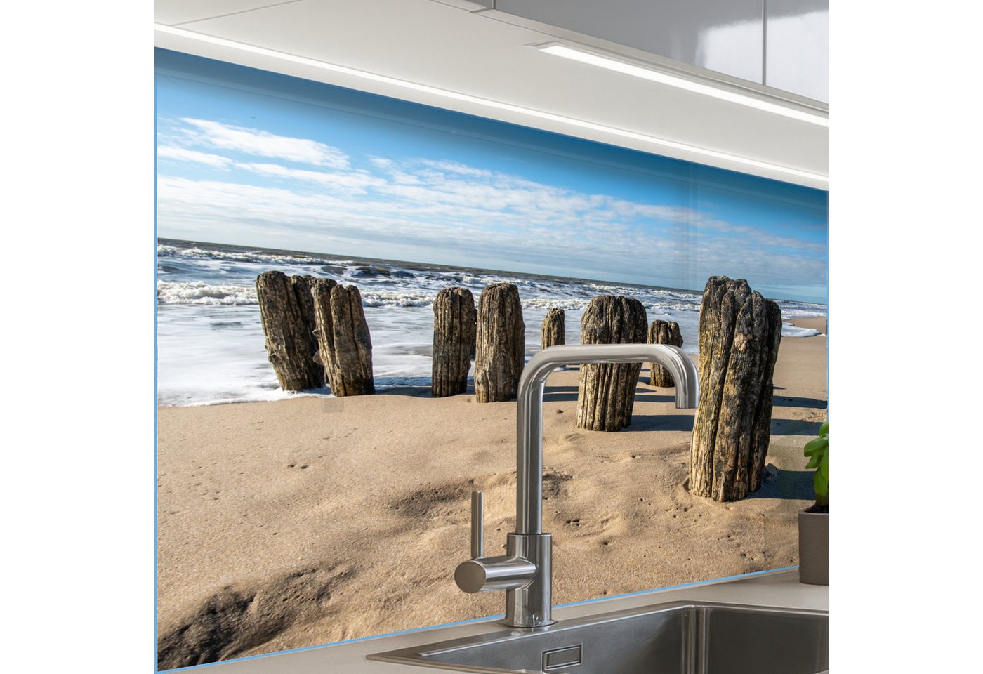 KitchenYeah Küchenrückwand selbstklebend Sand - Strand - Pfahl - Wasser - Sommer, (1-tlg), Spritzschutz, Küche, Rückwand, Küchenwand, Küchenfront, 80x60 cm Bild 2