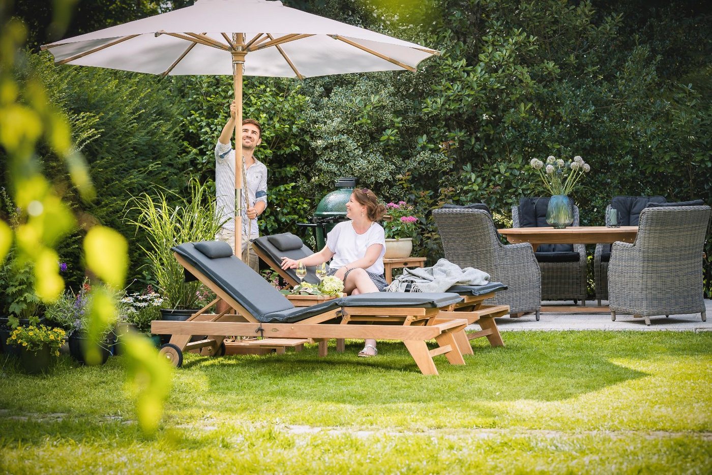 Kai Wiechmann Sonnenschirm Stylischer Balkonschirm 350 cm als hochwertiger Schattenspender, Gartenschirm aus Holz mit Windauslass & UPF 50+
