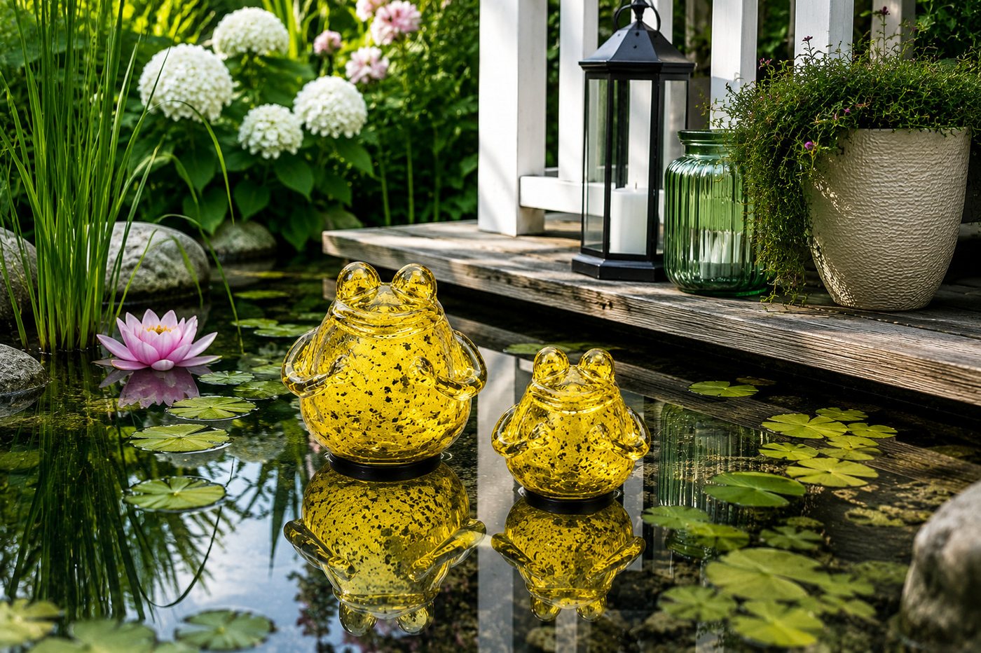 finehomegarden Teichfigur Glasfrosch schwimmend Frosch 2er Set grün Dekorative Wasserdeko, (Set, 2-St., 2tlg), Glas 9x10cm & 12x13cm für Miniteich Wasserschale Brunnen & Veranda Bild 2