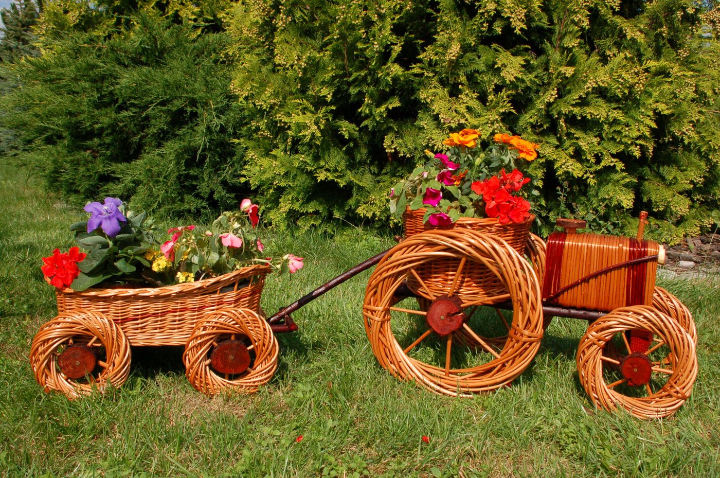 DSH DEKO SHOP HANNUSCH Weidenkorb Traktor und Hänger Bild 3