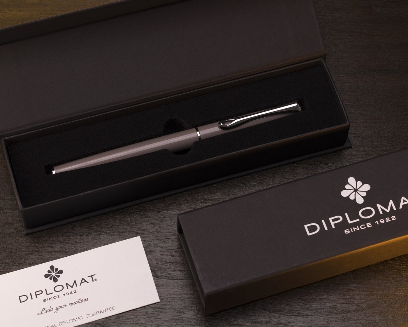 DIPLOMAT Füllhalter Füllhalter Traveller taupe grey, Stärke M, Zierelemente: Chrom
