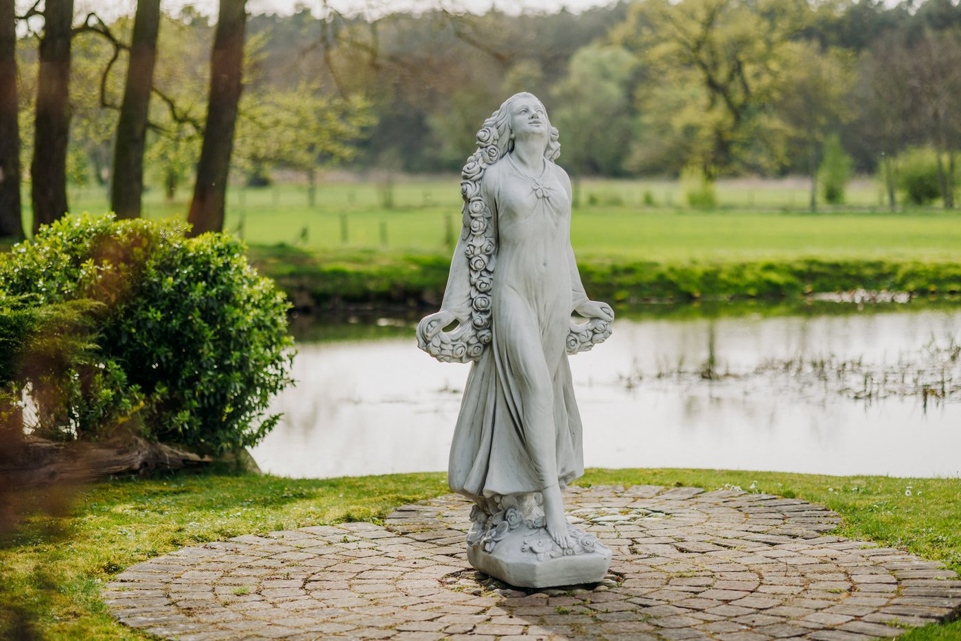 gartendekoparadies.de Gartenfigur Schutzpatronin der göttlichen Flora, Steinfigur, H. 163 cm, 255 kg, Frostsicher