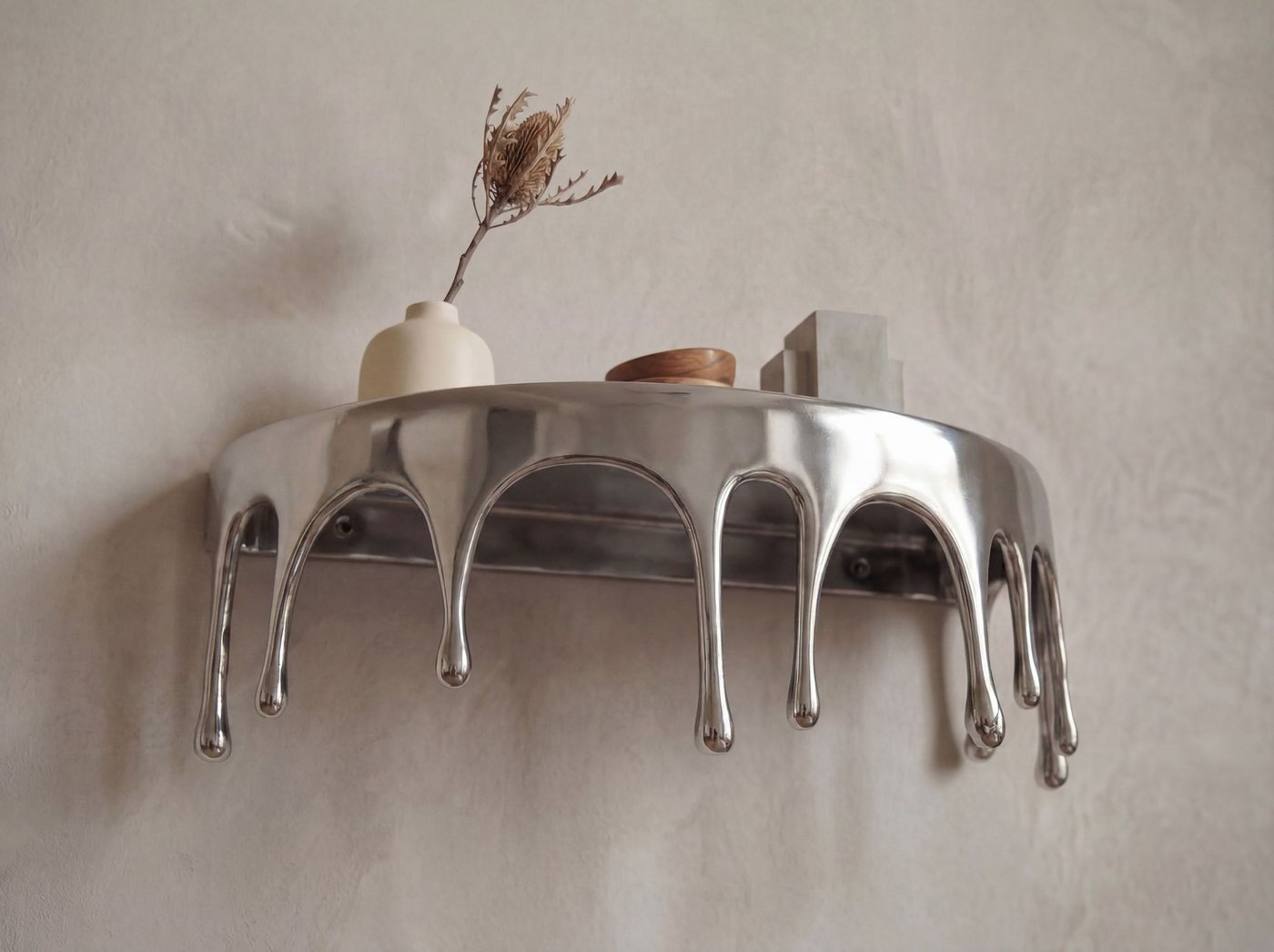 FINEBUY Wandregal FB77466 60cm Aluminium Silber Hängeregal Schweberegal Wandboard Metall, Originelles Hängeregal in edler Tropfenoptik, Komplett aus robustem Aluminium gefertigt Bild 2