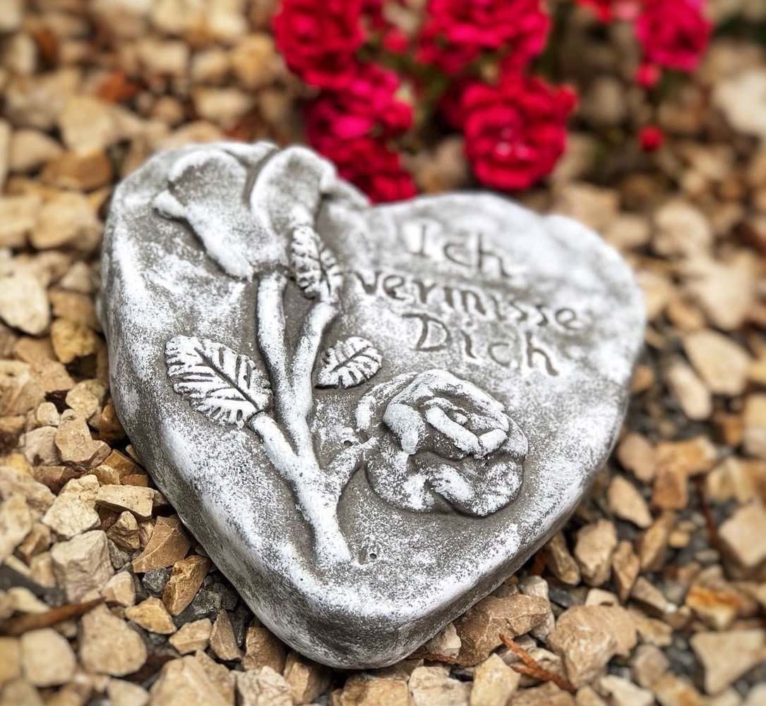 Radami Gartenfigur Grabherz mit Rose und Spruch "Ich vermisse Dich