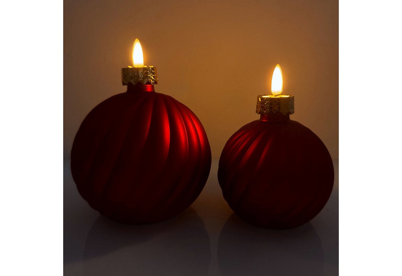 Online-Fuchs LED-Kerze in edler Weihnachtskugelform mit Timer, Bordeaux Rot - Weihnachtsdeko, realistische Kerzenflamme, warmweiße Beleuchtung, gefertigt aus stabilem Glas mit festlicher Eleganz Bild 2