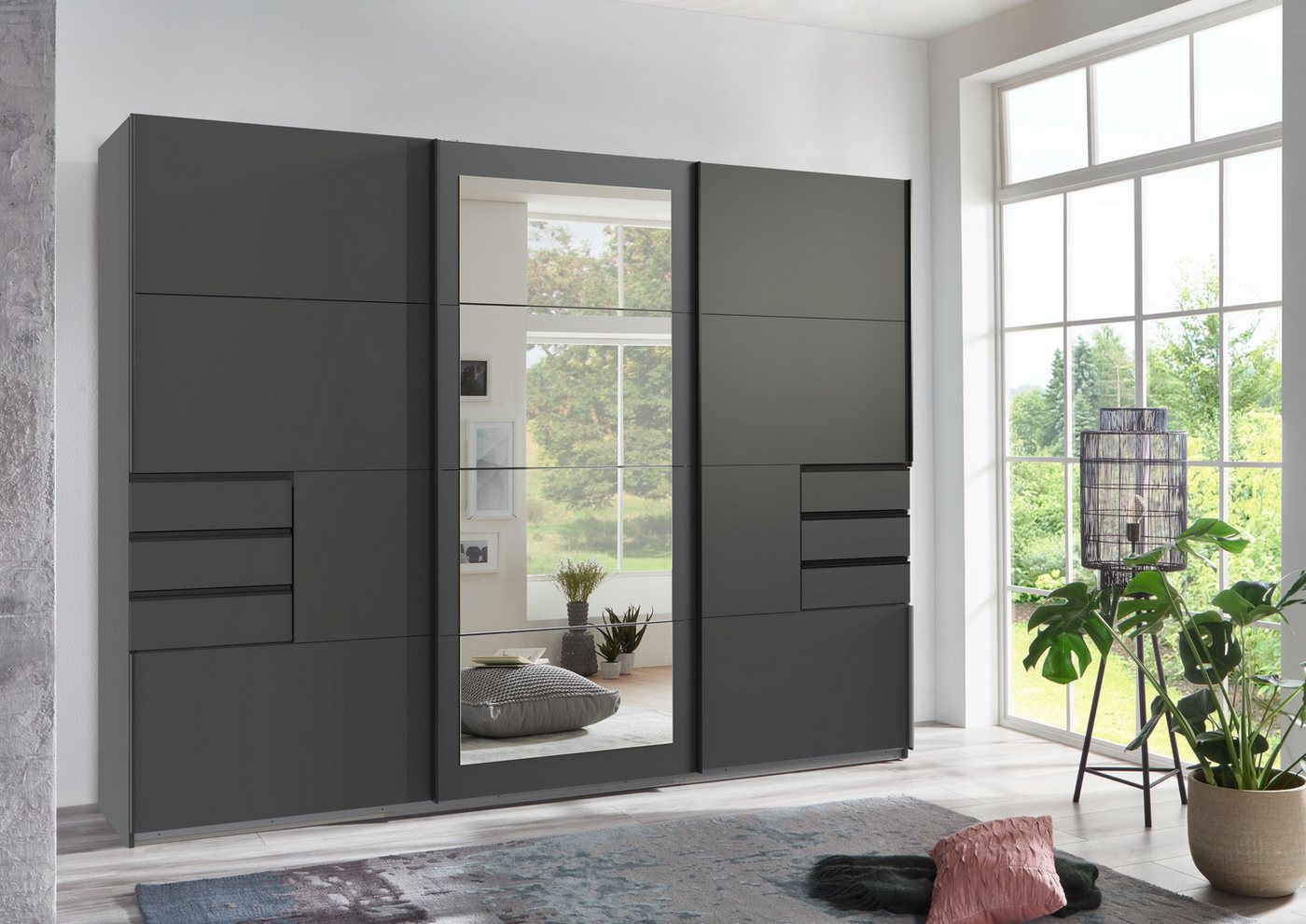 luma-home Schwebetürenschrank 22501 (B270/H208/T64 cm Kleiderschrank mit Vollausstattung, schwarzen Griffleisten) mit 6 sichtbaren Schubladen in der Front und Rahmenspiegel in Grafit Bild 3