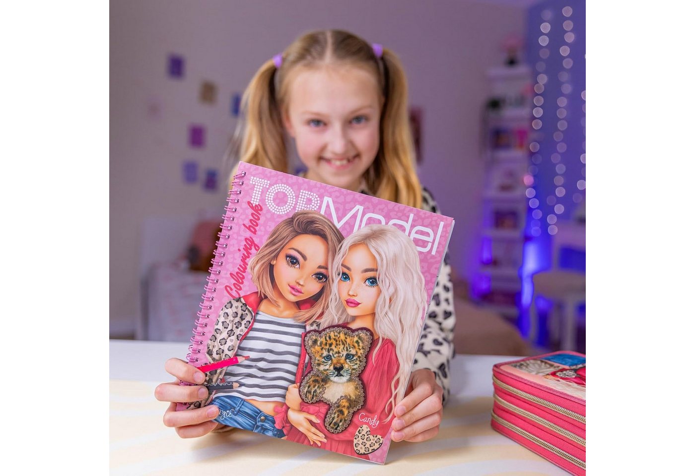 Depesche Skizzenbuch TOPModel Malbuch mit 40 Seiten zum Gestalten von Model Motiven, Inkl. 1 Stickerbogen, mit Leoparden-Thema Bild 3