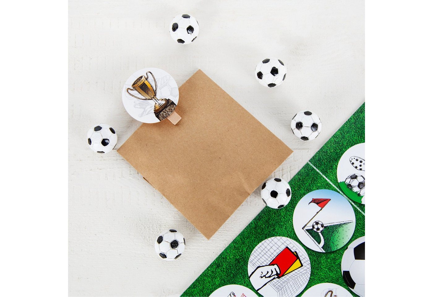 Logbuch-Verlag Aufkleber 24 Stück Fußball Aufkleber Sticker rund 4 cm Tor gelbe Karte Pokal Bild 2