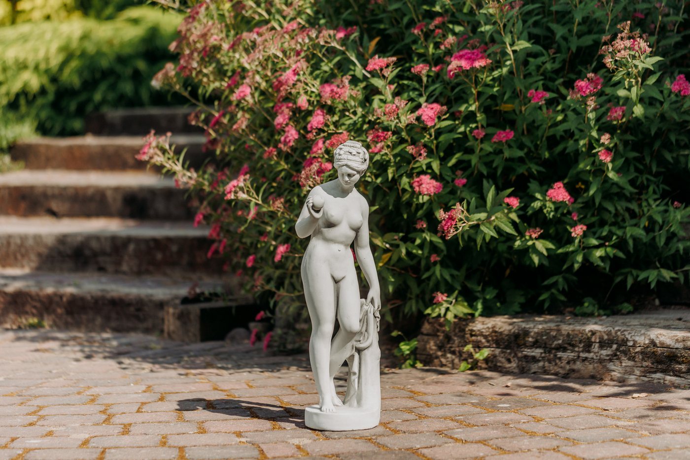 gartendekoparadies.de Gartenfigur Statue der Venus mit Apfel, Steinfigur, H. 59 cm, Grau, 9 kg, Frostsicher Bild 3