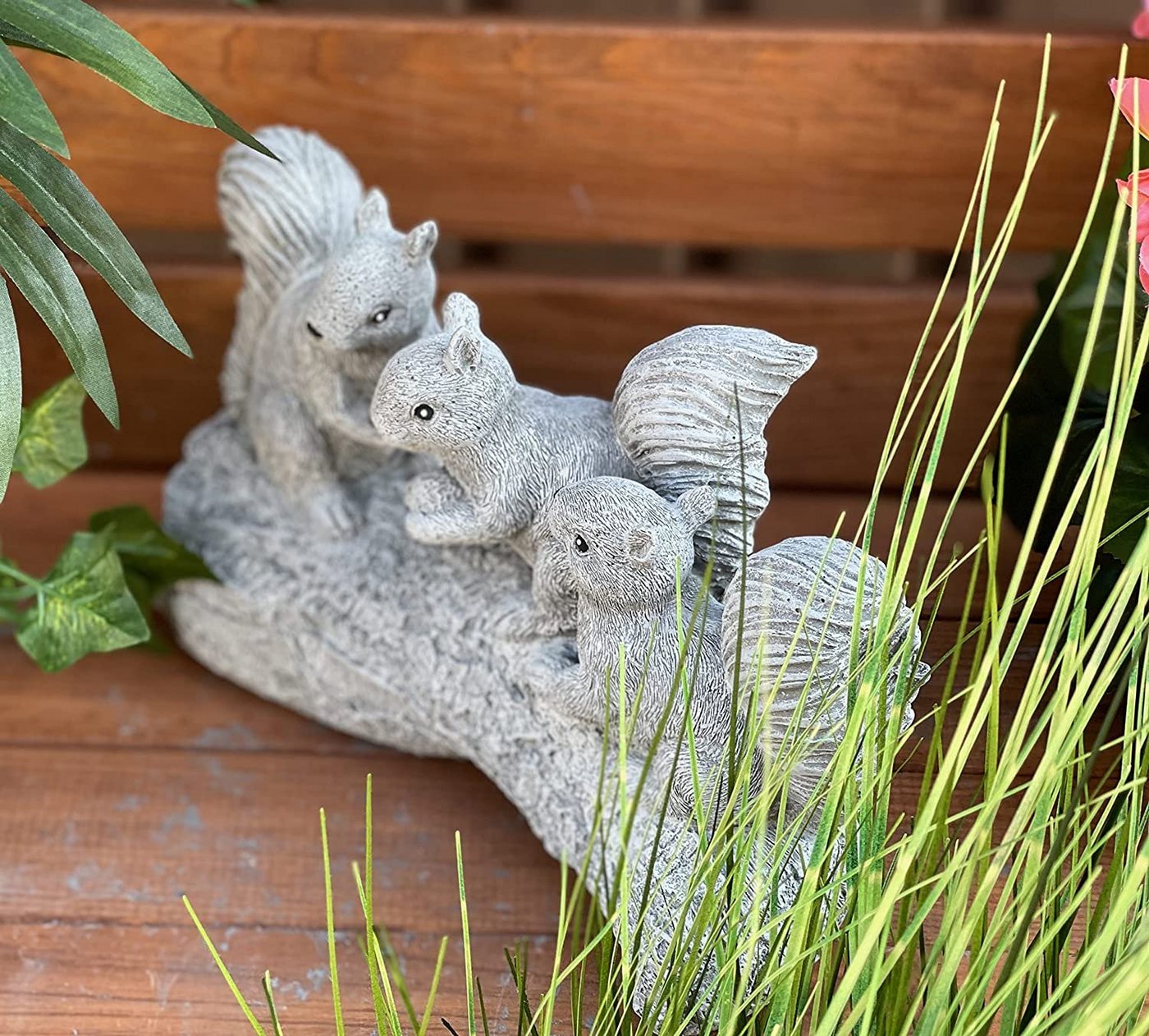Stone and Style Gartenfigur Frostfeste Steinfigur 3 Eichhörnchen auf Baumstamm Bild 5