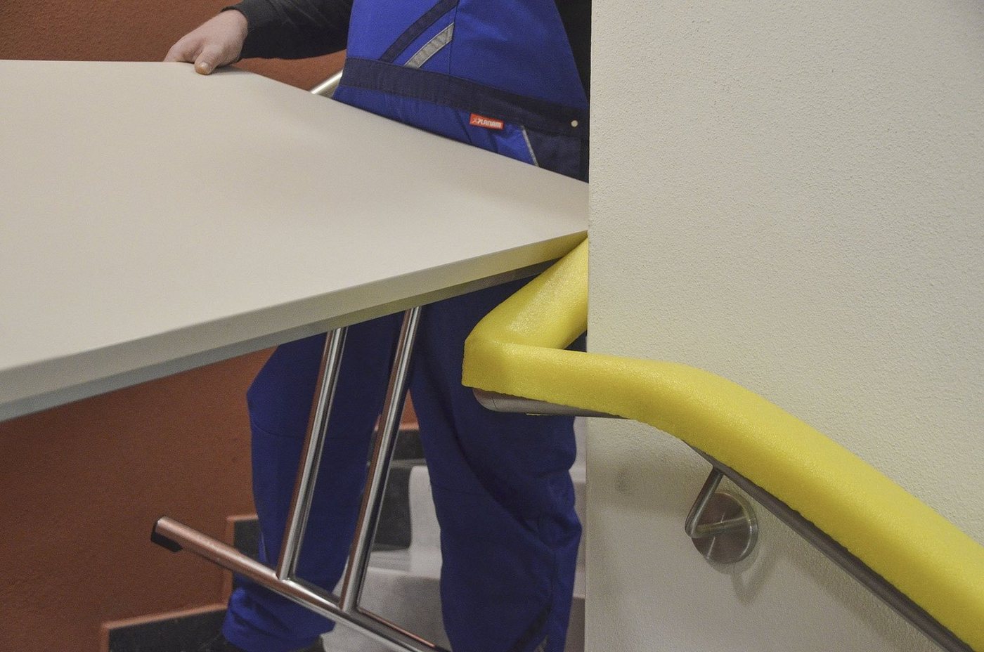 Scorprotect® Ladekantenschutz Kantenschutzprofil Schutzprofil U-Profil PE-Schaum 38 mm x 1 m Bild 4