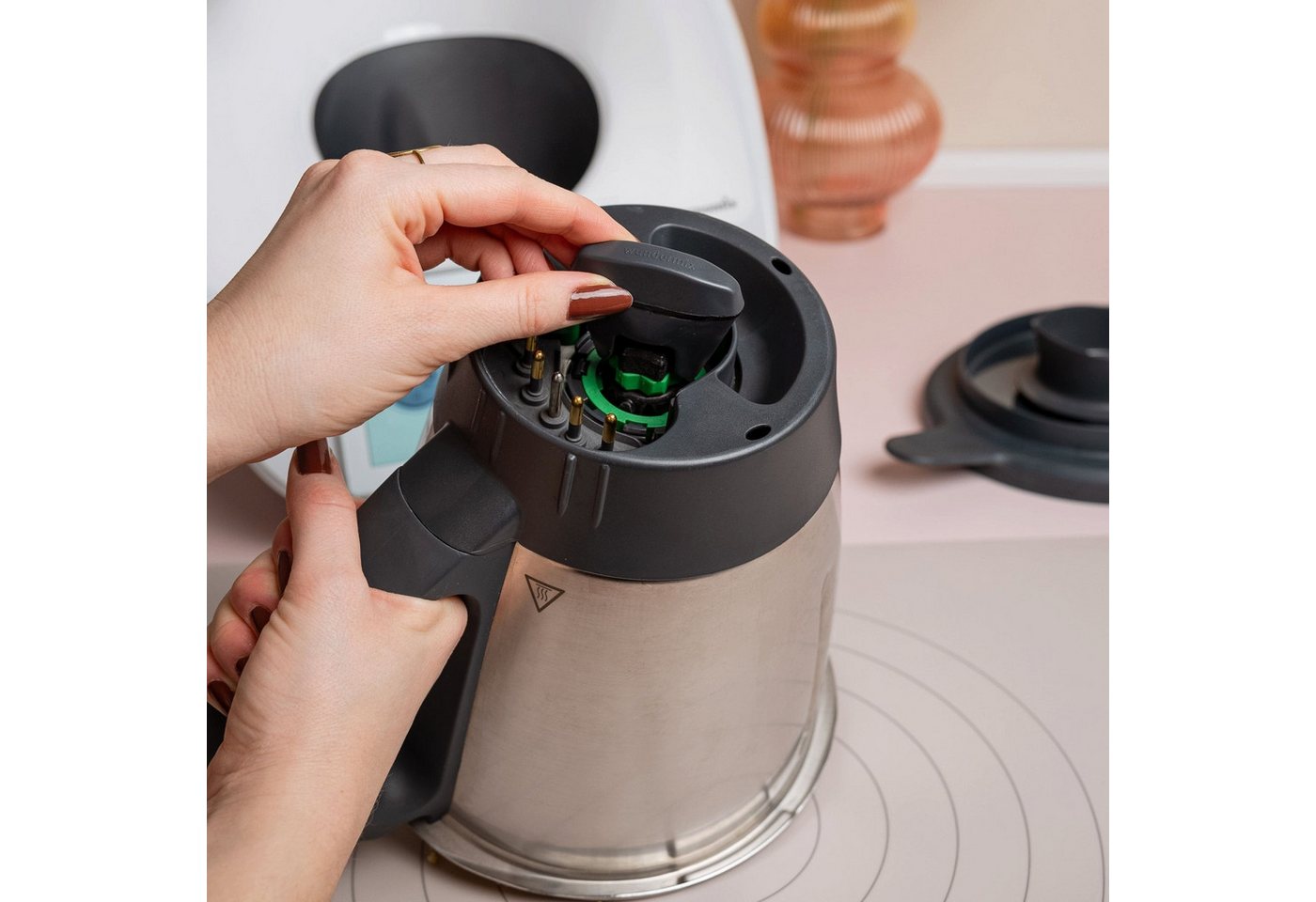 Wundermix Küchenmaschinen-Adapter TeigTwister® V2 Messerdrehhilfe für Thermomix, Zubehör für TM7, TM6, TM5, Einfache Entnahme von Teig aus Mixtopf Bild 3
