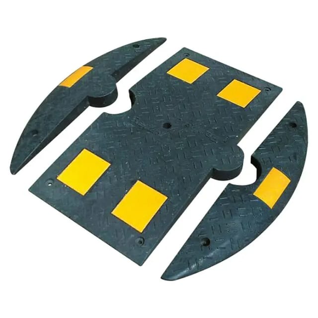 Schake Bodenschwelle aus Gummi, aus Gummi schwarz mit gelben Markierungen, 50mm Hoch, 800mm Überfahrlänge, Endstück ohne Zapfen, B: 150 mm