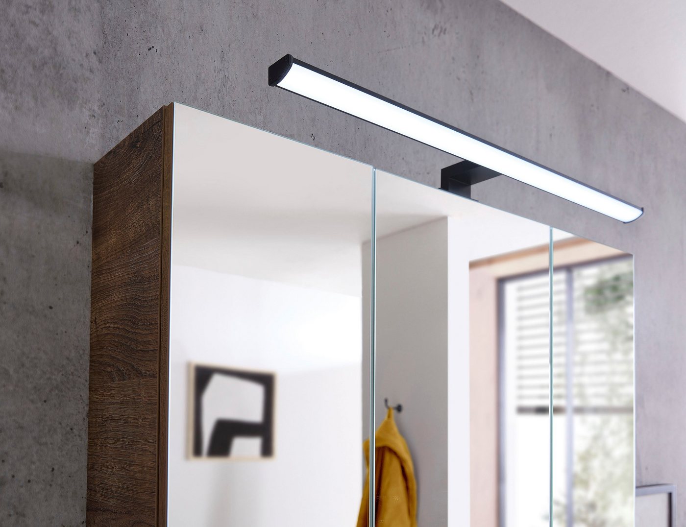 Saphir Spiegelschrank Quickset 374 Badschrank, 3 Spiegeltüren, 6 Einlegeböden, 75 cm breit inkl. LED-Beleuchtung, Türdämpfer, Schalter-/Steckdosenkombination Bild 4