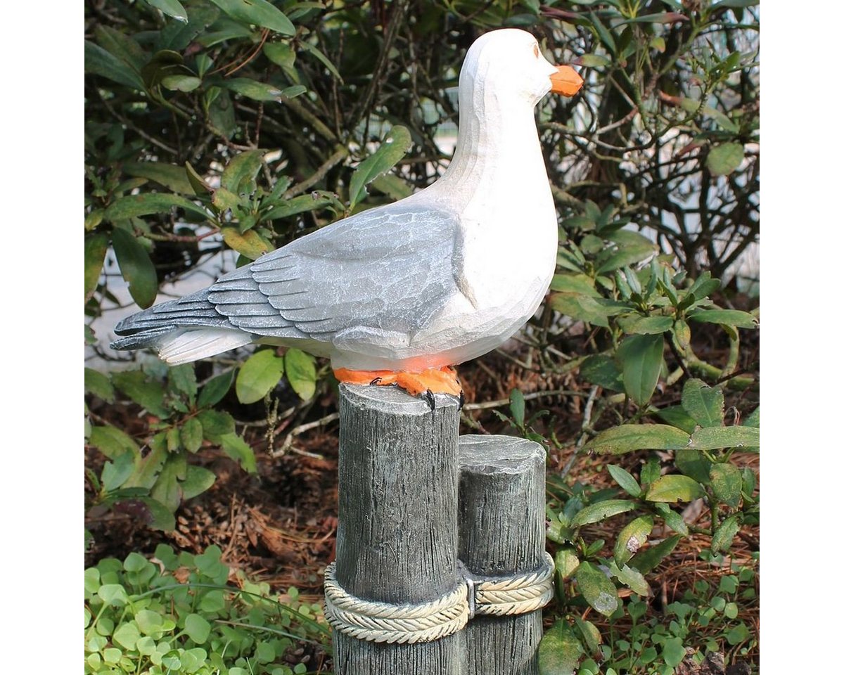 colourliving Gartenfigur Möwe auf Poller Deko Figur Möwe Möwenfigur, (Maritime Dekoration), 45 cm, sehr realistisch, handbemalt, in Holzschnitt Optik