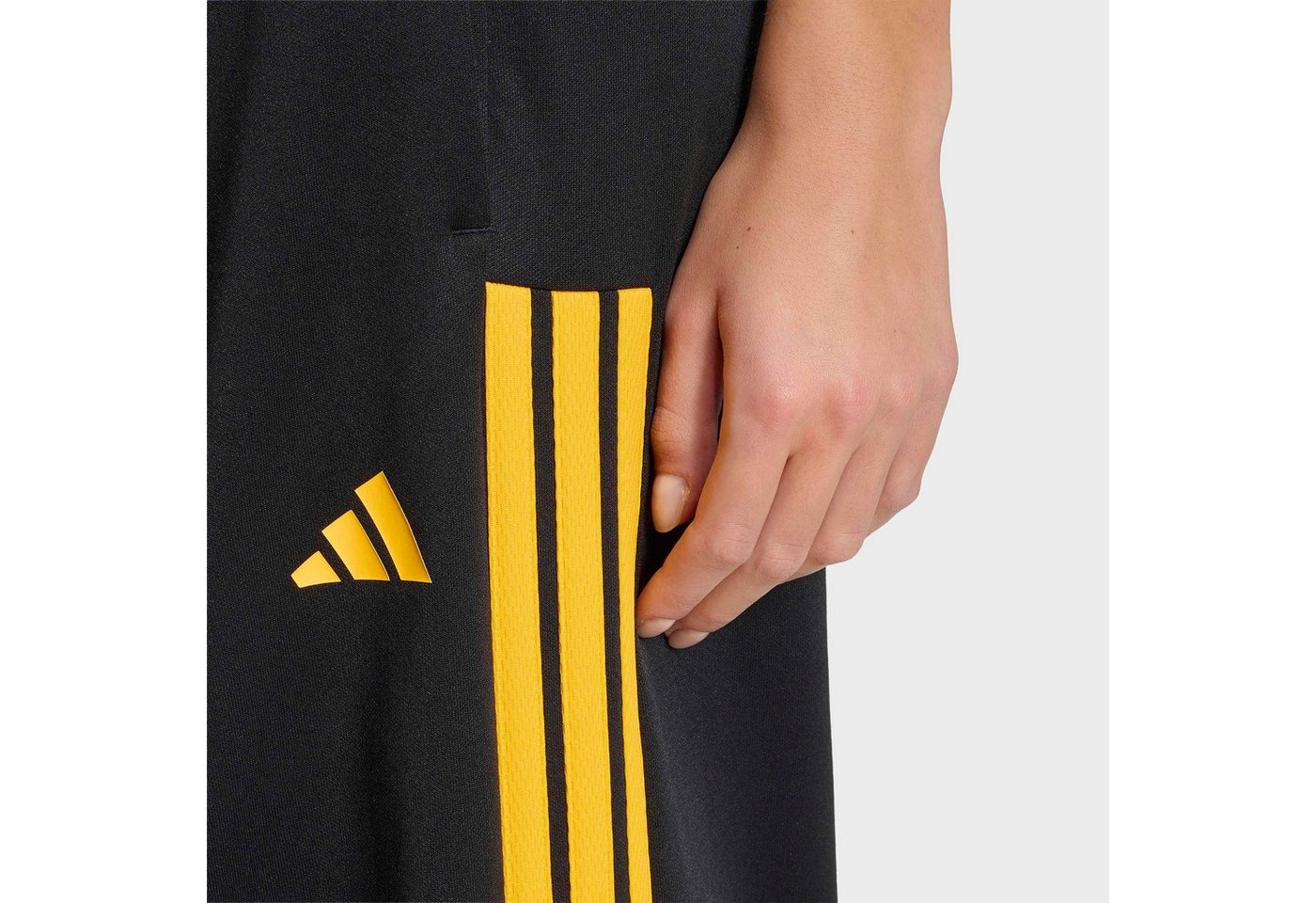 adidas Sportswear Sporthose HOUSE OF TIRO WIDE LEG sportlicher Stil, für Training und Freizeit, mit Kordelverschluss Bild 2