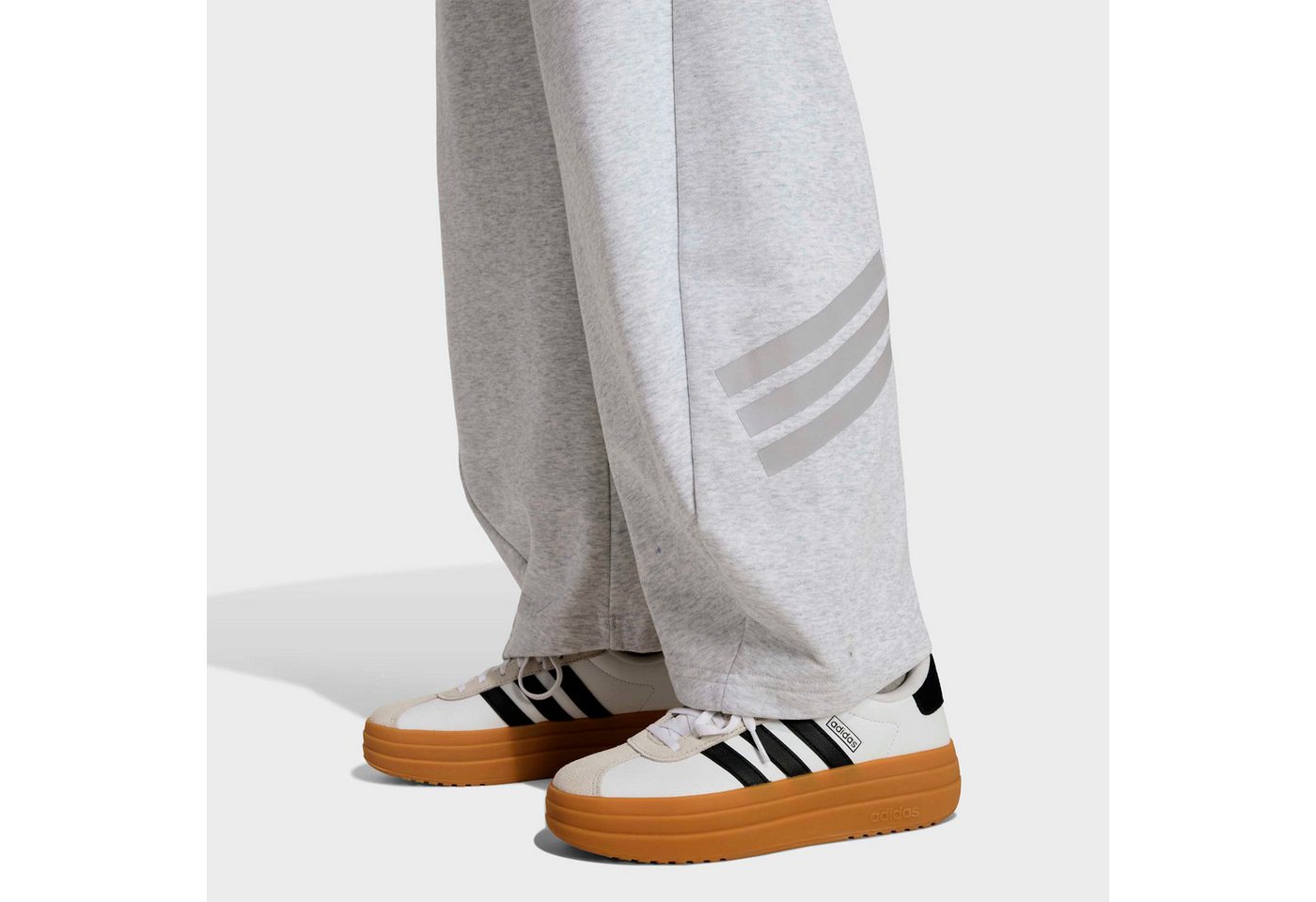 adidas Sportswear Sporthose FUTURE ICONS 3-STREIFEN LGH, BARREL-BEIN Bild 4