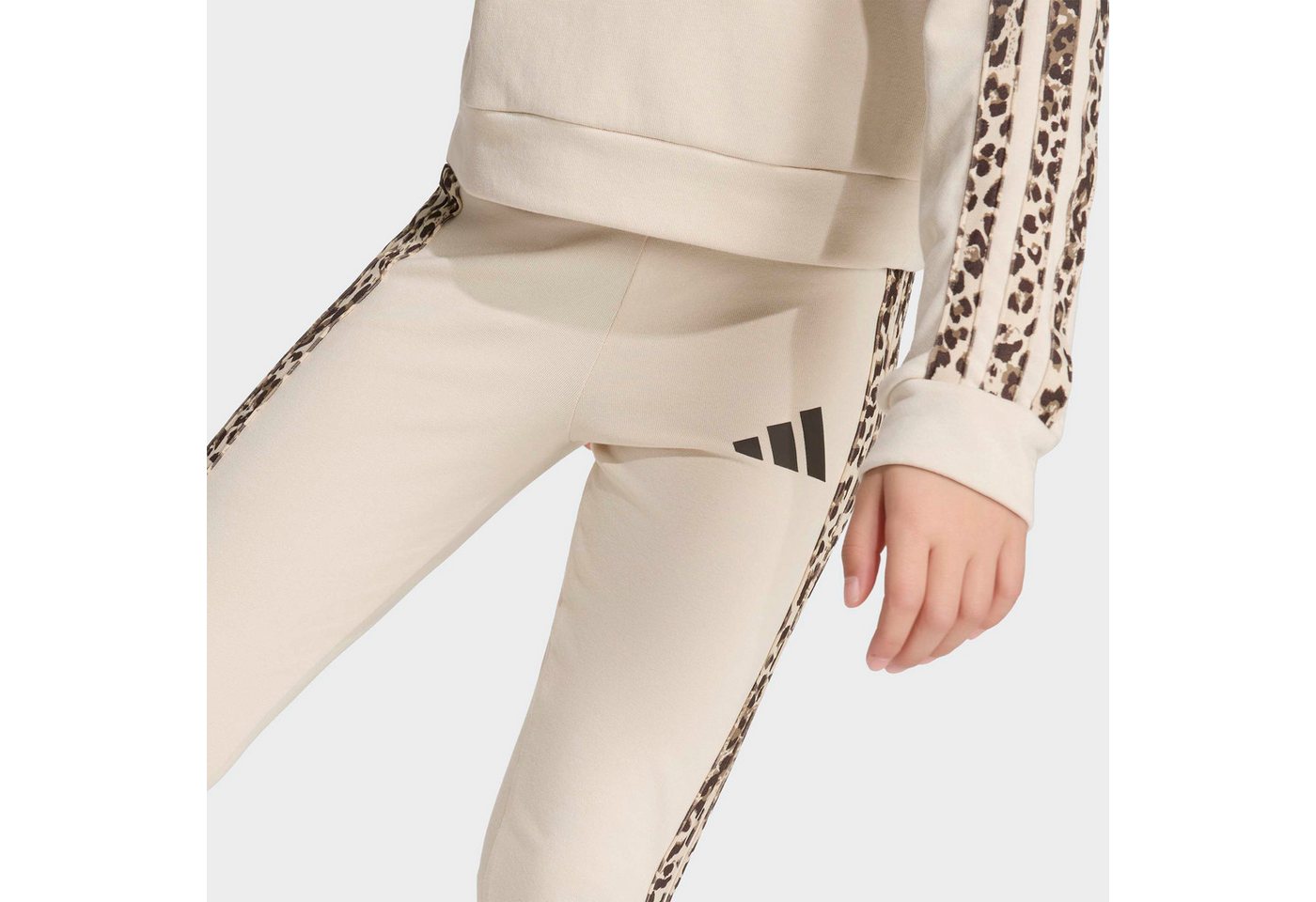 adidas Sportswear Trainingsanzug SET, LEGGINGS, ANIMALPRINT (2-tlg) Bild 4