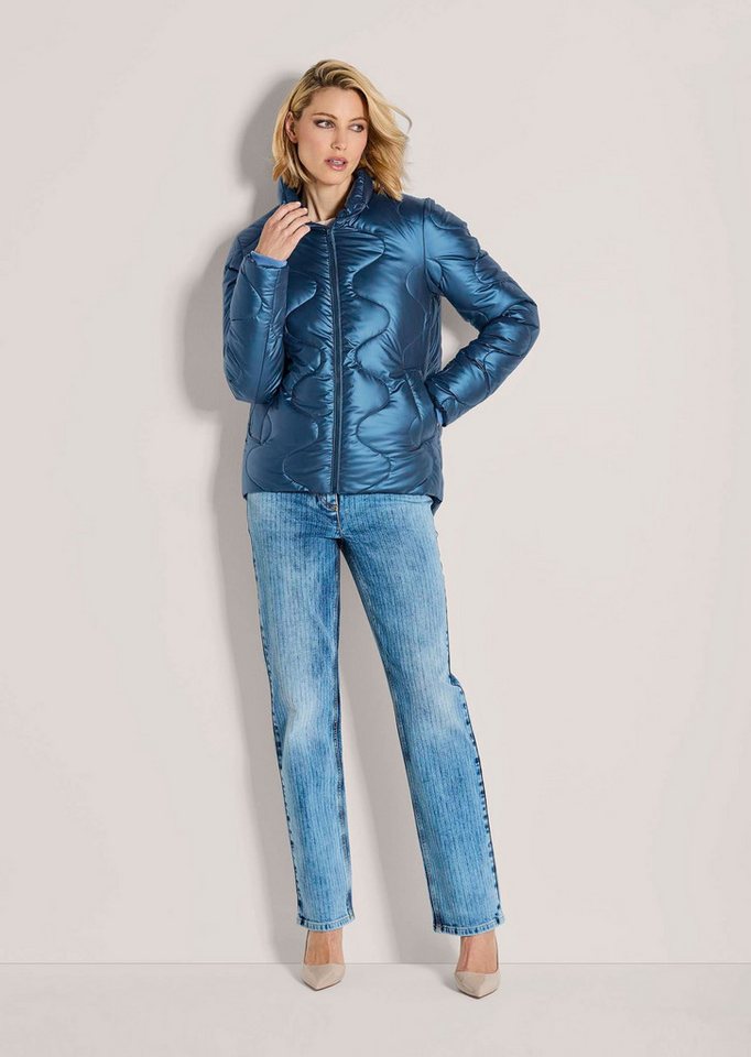 MADELEINE Outdoorjacke Glänzende Winterjacke mit Kapuze Schimmernde Steppung, hoher Kragen, Kapuze
