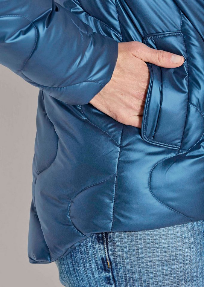 MADELEINE Outdoorjacke Glänzende Winterjacke mit Kapuze Schimmernde Steppung, hoher Kragen, Kapuze Bild 4