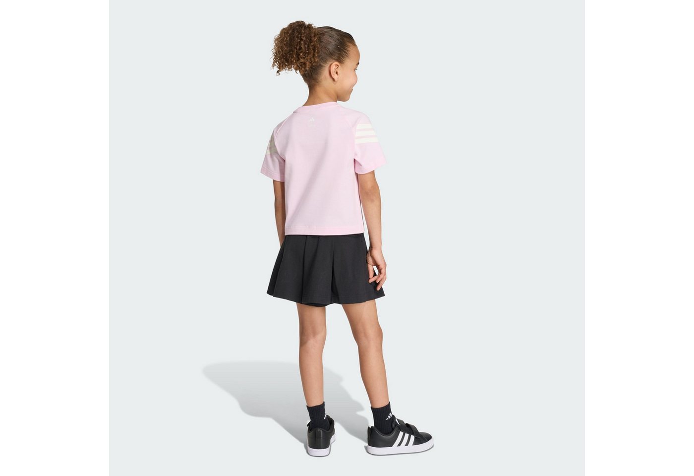 adidas Sportswear Trainingsanzug ADIDAS DISNEY MINNIE MAUS SET, T-SHIRT UND SHORTS (1-tlg)