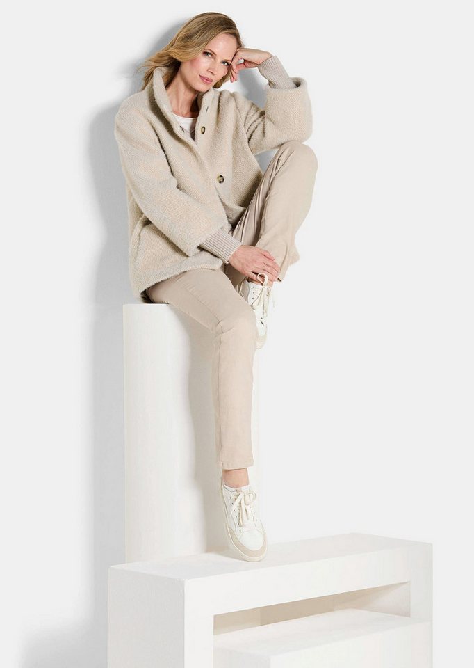 GOLDNER Outdoorjacke Kurzgröße: Flauschiger Kurzmantel mit Stehkragen Flauschjacke mit aufgesetzten Taschen, Druckknopfleiste und Langarm Bild 5