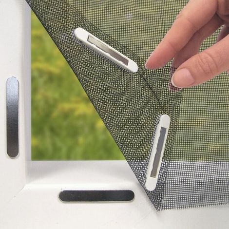 Fenster-moskitonetz Mit Klickverschluss. Kann Auf Alle Fenster Bis Zu 150 X 130 Cm Zugeschnitten Werden. Befestigung Mit 12 Magneten.