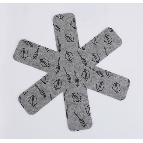 Set Mit 3 Grauen Topfschonern In Drei Verschiedenen Größen, Mit Bedruckter Filzbeschichtung Zum Schutz Der Oberfläche Des Kochgeschirrs.