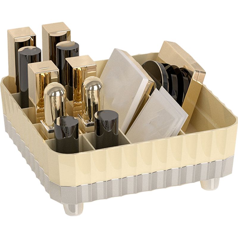 Mehrteilige, Rutschfeste Kosmetikbox Aus Kunststoff Für Kosmetikartikel, Lippenstifte Und Schmuck. Farben: Creme, Weiß, Silber.