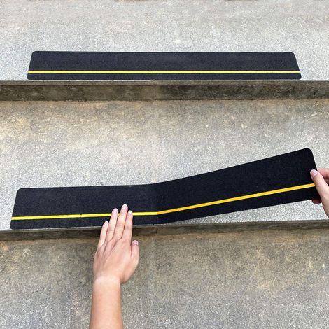 Rutschfeste Treppenstreifen, Schwarz, 1561 Cm, 2 Stück, Mit Reflektierenden Streifen, Rutschfestes Band Mit Optimaler Griffigkeit.