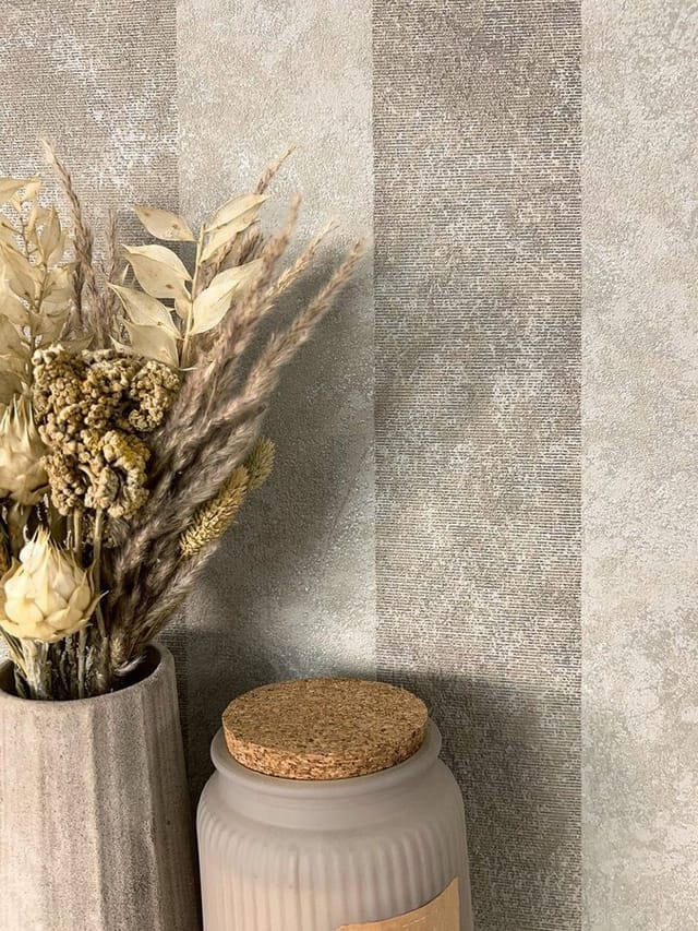 Newroom Vliestapete Saliba Taupe Streifen Modern FSC®
