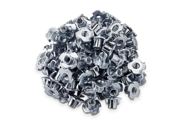 SOTECH 100 Stück Einschlagmuttern M4 x 8 mm