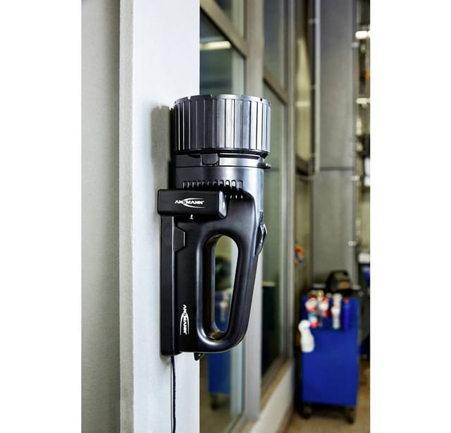 Westfalia Akku LED Handscheinwerfer mit 5 W Cree LED 330 Lumen IP54 Schwarz