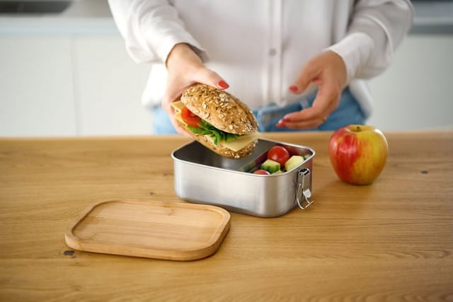 Zeller Lunch Box Edelstahl/Bambus mit Clipverschluss 6,8 x 14 x 18,4 cm Silber